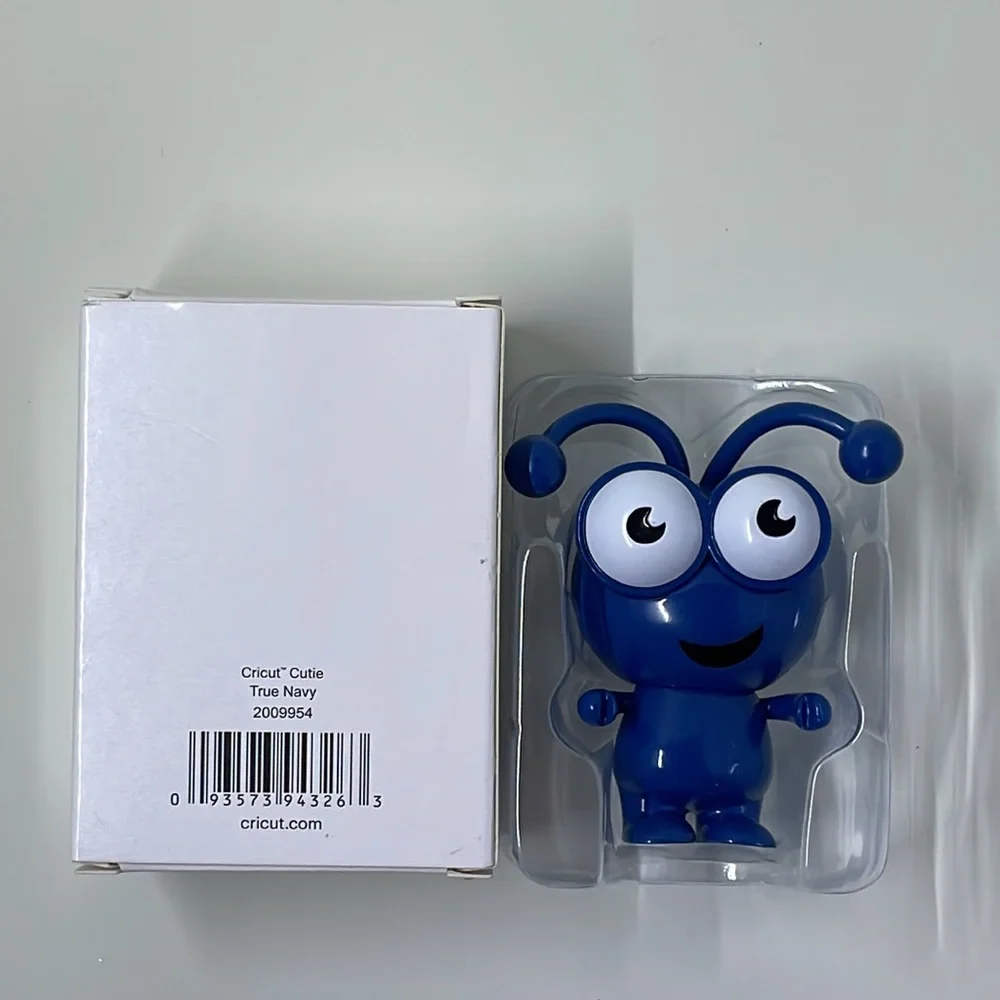 Cricut Cutie True Navy - brand new in box - Picture 2 of 3